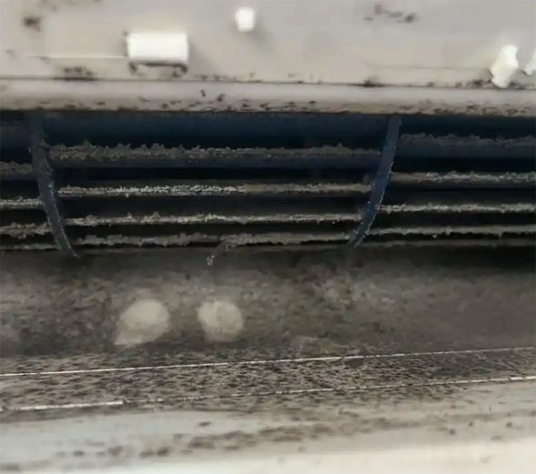 勐腊空调吹的风有股烧焦味是怎么回事